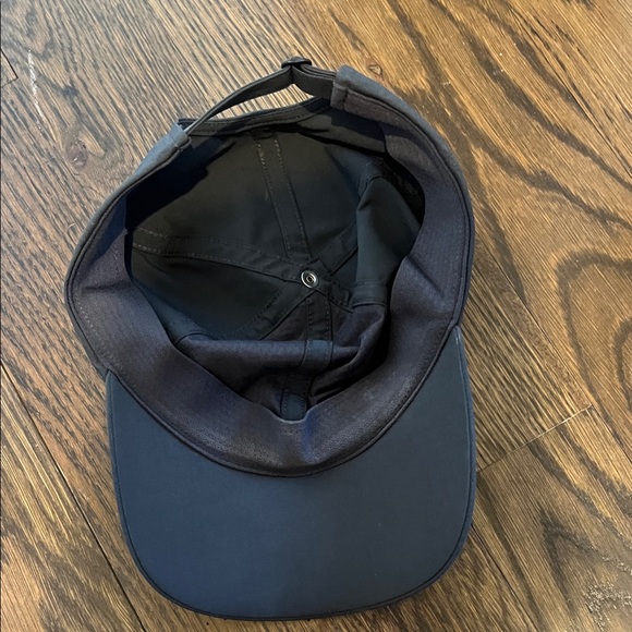 lululemon athletica Charcoal Women’s Hat - Picture 2 of 3
